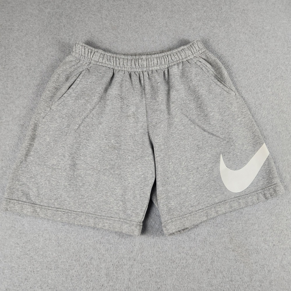 Nike Sportswear Club Shorts Mens Large Gray Fleece Lined Soft Big Swoosh Logo